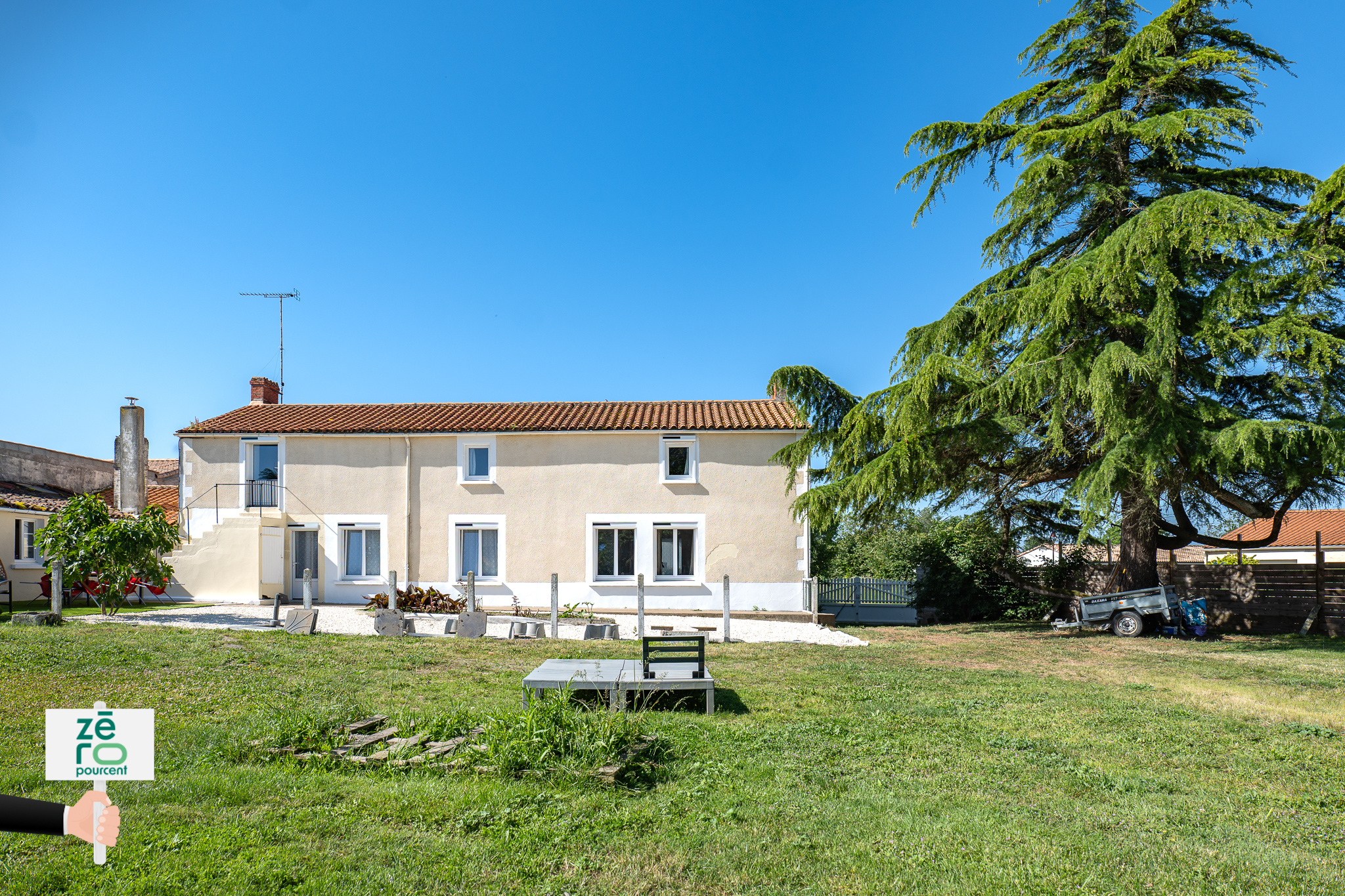 Maison à vendre à Les magnils reigniers, 223 m², 8 pièces – photo 1 sur 30